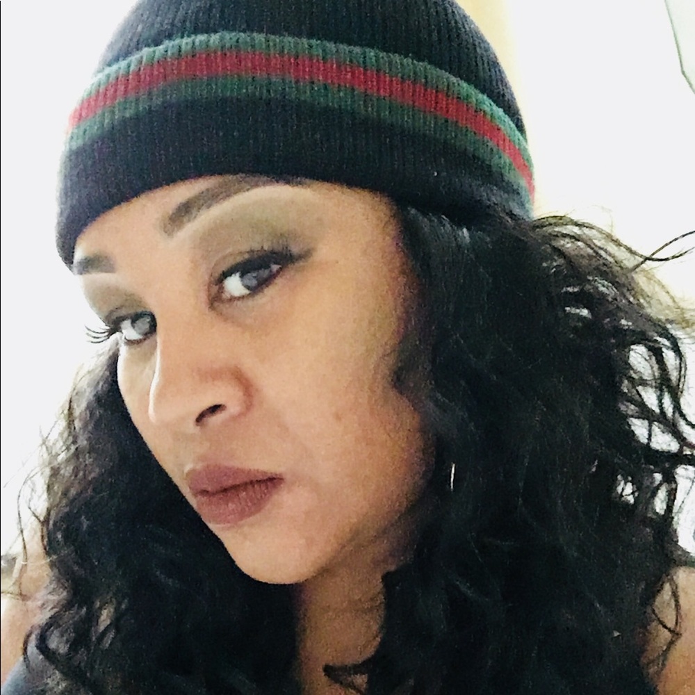 Meet your Posher, Anetra